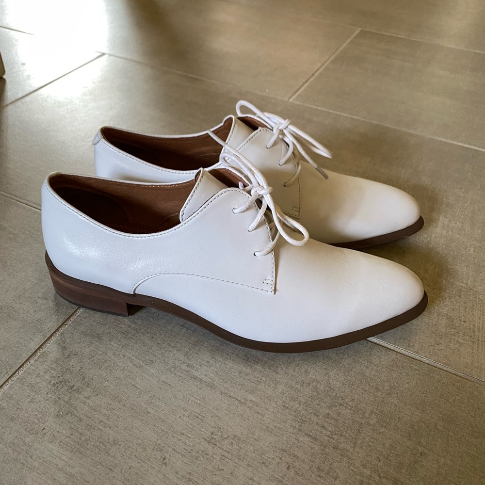 Oxford white leather shoes